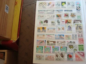 MONDE - 48 timbres n** MNH (tout etat) (AA)  - Picture 1 of 1