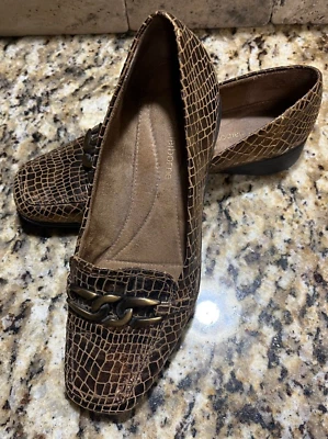 Liz Claiborne Loafers Women's 7.5M Bronze Embossed Leather Slip On Bensen - Image 1 of 4