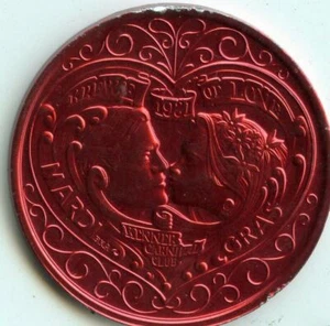 .Mardi Gras Doubloon Krewe of Krewe of Love 1982 Aluminum Red - Picture 1 of 2