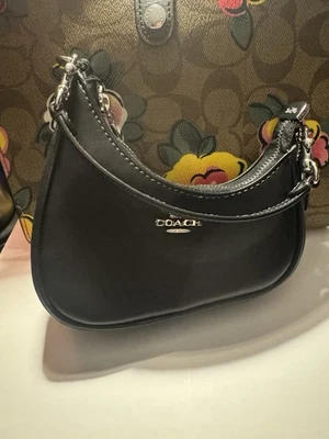 Dije de bolso Coach Mini Twisted Teri - negro con herrajes plateados Foto 1 de 4