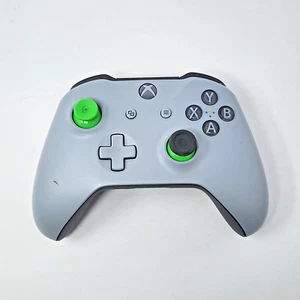 Microsoft Wireless Gray Green Xbox One Controller (Series X/S) TESTED - Picture 1 of 4