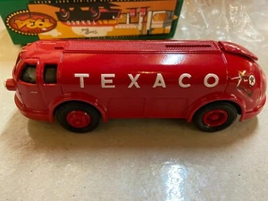 VINTAGE 1994 ERTL 1934 TEXACO DIAMOND T TANKER TRUCK DIE-CAST BANK w KEY - Imagen 1 de 12