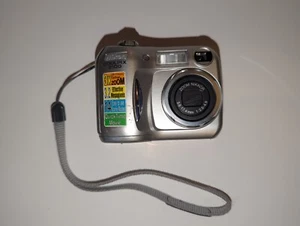 Nikon COOLPIX E3100 3.2MP Digital Camera Untested/Parts No Battery - Picture 1 of 8