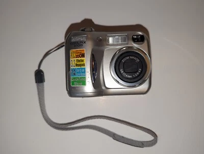 Nikon COOLPIX E3100 3.2MP Digital Camera Untested/Parts No Battery - Image 1 of 4
