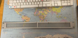 Chief Raxxess UNS1 belüftetes Universal Rack Tray Regal für 19" Serverracks, Neu in OVP - Bild 1 von 2