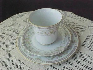 Mikasa Servizio Piattino Tazza Insalata Piatto Surrey L9033 Lavanda Lotto di 3 Pezzi - Foto 1 di 6