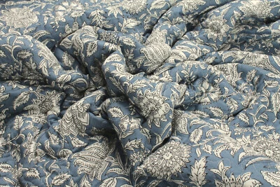 Stoff Polyester Stepp Stoff jeansblau Blume 270 cm breit Matelassé - Bild 1 von 4