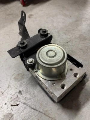 2011 2012 2013 Nissan Leaf ABS Anti Lock Brake Pump Module Unit | 47660 3NA0A - Image 1 of 2