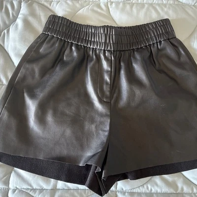 ZARA 女式黑色人造皮革短裤柔软高腰宽腰带 S 码 A175 — 第 1/4 张图片