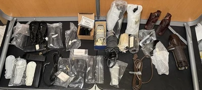 Gran Lote de Piezas de Cortapelos NOS - Estuche de Cuchillas Motor Cepillos Interruptores Oster Andis Foto 1 de 4