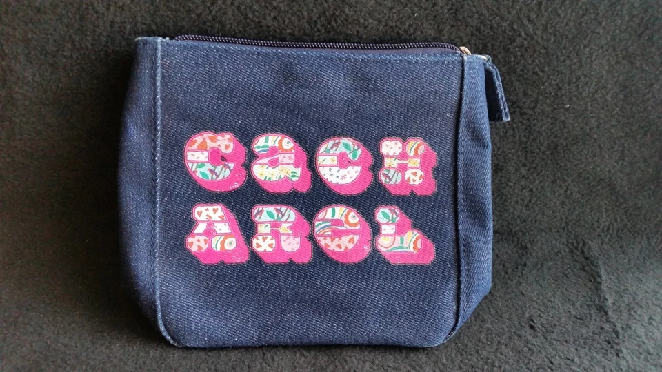 Bolso de Maquillaje Denim de CACHAREL Paris Parfums Foto 1 de 2