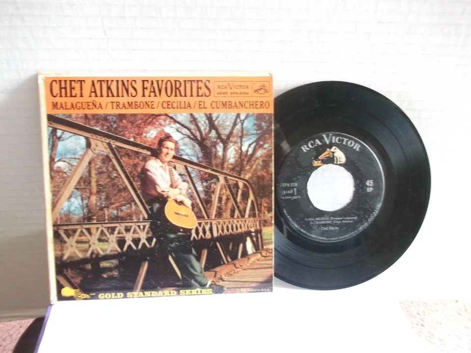 Chet Atkins,RCA, "Chet Atkins Favorites",US,7" EP with P/C, hardcover,country,M- - Image 1 of 1