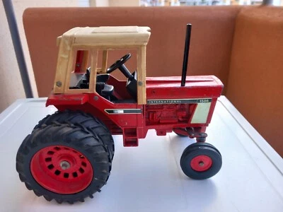 TRATTORE GRANDI DIMENSIONI INTERNATIONAL ANNI 70 SCALA 1/10  IN METALLO NO GAMA - Immagine 1 di 4