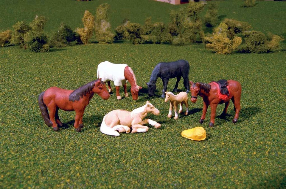 Bachmann HO Horses SceneScapes pkg(6) 33119 - Image 1 of 1