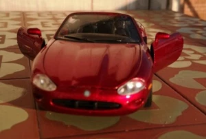 WELLY Ref.9381: JAGUAR XK 8. 1/24, ottimo esemplare - Foto 1 di 7