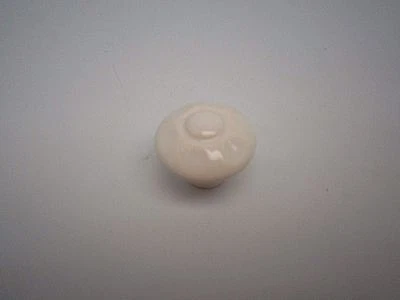 Perilla Colección Cerámica Amerock BP1320-W 1 3/8" Blanca 428C Foto 1 de 4