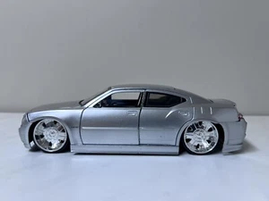 ⭐⭐Jada Toys Dub City 2006 Dodge Charger R/T silber Diecast Maßstab 1:24 - RISSE⭐⭐ - Bild 1 von 14