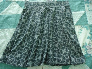Girl's size Small Black & Gray & White Geometric Print Short Skirt from SO - Picture 1 of 1