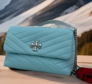 Nuevo con etiquetas Bolso Convertible Tory Burch Kira Chevron Acolchado Pequeño Cuero En Celeste Claro - Imagen 1 de 12