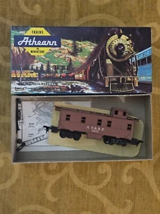 HO Athearn Trains in Miniature Blue Box 1250 Santa Fe Caboose Kit - Picture 1 of 3