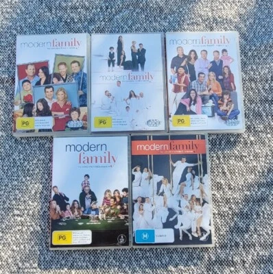 Modern Family Bundle: Seasons 1,3,4,6,7 - image 1 of 3