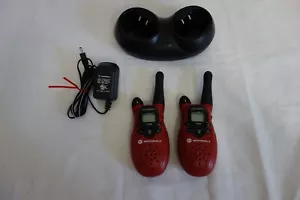 2 Motorola Talkabout T5700 Two Way Radio Walkie Talkies with Charging Dock - Picture 1 of 4