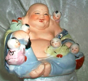 Estatuilla de porcelana vintage china de Buda Hotei de fertilidad riendo cinco niños - Imagen 1 de 11