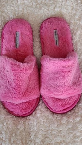 Zapatillas de piel sintética súper suaves para cupcakes y cachemir FUZZY talla: GRANDES (8-9) NUEVAS - Imagen 1 de 7