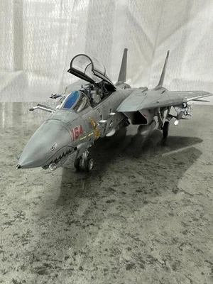 Tamiya 1/48 F-14 Tomcat model aircraft, display-ready, wings open - Image 1 of 4