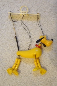 Vintage 1970er Walt Disney Productions Plastik Schnur Puppe "Pluto" Hongkong - Bild 1 von 3