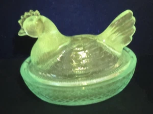 Vintage Mini 3" Henne auf Nest Vertiefungsglas Degenhart UV Glow 365 nm - Bild 1 von 7