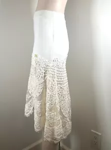 NWOT GORGEOUS CHANEL OFF WHITE LACE CROCHET SKIRT, SCALLOPED GRADUATED HEM EU 40 - Picture 1 of 8