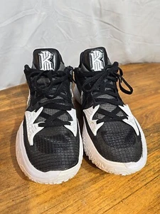 Men Size 9.5 - Nike Kyrie 4 Low TB Black White - Picture 1 of 10