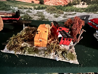 HO cabosses CP diorama 2 left in bush.  Custom hand crafted.  One of a kind. - Image 1 of 4