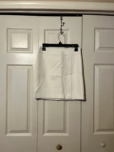 White House Black Market Ecru White Boot Skirt Size 00 NEW - Picture 1 of 4