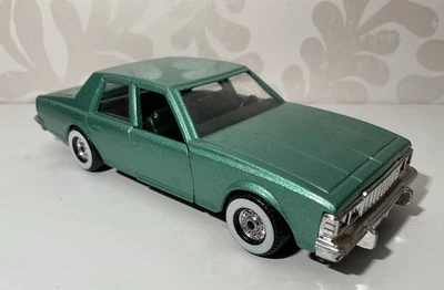 Chevrolet Caprice Corgi 325 verde claro primera edición paredes blancas excelente estado Foto 1 de 4