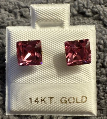 Pendientes de circonita rosa rellenos de oro de 14kt 1/2 cm cuadrados nuevos en paquete Foto 1 de 4
