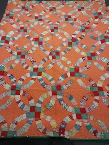 Vintage - 1940s Hand quilted Double Wedding Ring made from Feed Sacks 70" x 62" - Picture 1 of 9