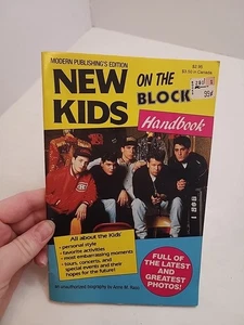 New Kids on the Block Handbook by Anne M. Raso - paperback book - 1990 - Picture 1 of 10