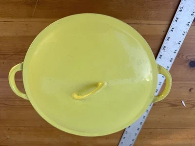DESCOWARE 12" 8 Qt Yellow Enamel Dutch Oven Cast Iron Pot (FE 16 2-H) BELGIUM - Image 1 of 4