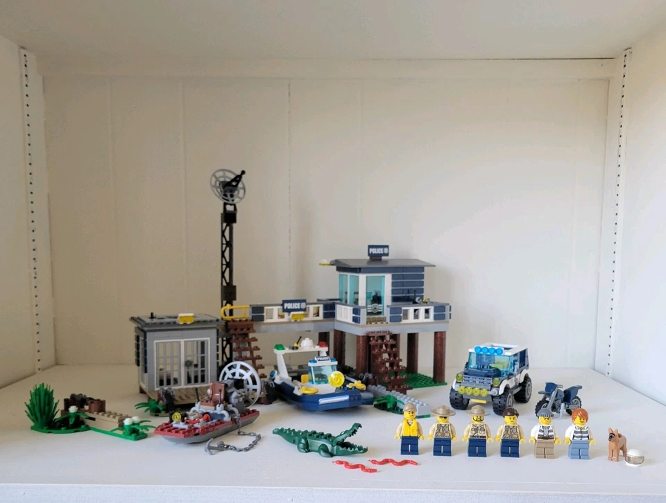 LEGO CITY: Estación de Policía del Pantano (60069) 100% Completo. Sin manual Foto 1 de 4
