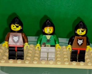 LOTE DE MINIFIGURAS LEGO VINTAGE CASTLE WOLFPACK: 2xCAS252 y 1xCASxxx - Imagen 1 de 4