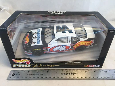 2000 Hot Wheels Pro Racing Kyle Petty #44 Blues Brothers Pontiac NASCAR 1:24 - Image 1 of 3