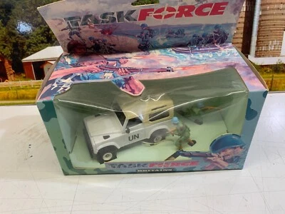 GRAN Bretaña.1:32.naciones unidas land rover defender 90.fuerza de mantenimiento de la paz.soldados Foto 1 de 4