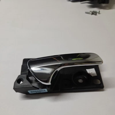 2014-2021 JEEP GRAND CHEROKEE FRONT RIGHT PASSENGER INTERIOR DOOR HANDLE OEM - Image 1 of 4