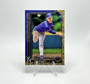 2025 Topps Series 1 - Brady Singer Team Color Parallel #43 Kansas City Royals - Picture 1 of 2