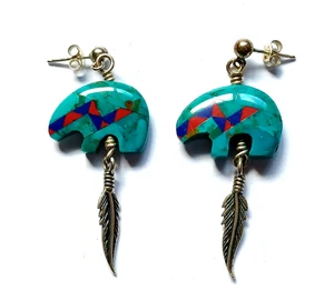 Vintage Sterlingsilber Zuni Türkis & Koralle Bär & Feder Ohrhänger - Bild 1 von 3