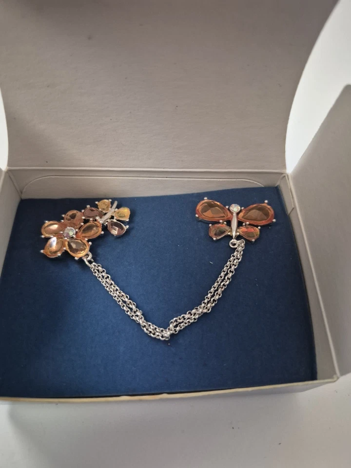 Pin mariposa aleteante Avon 2005 piedras simuladas nuevo de stock Foto 1 de 4