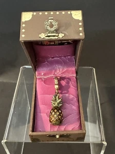Jay Strongwater Elias Emaille & Swarovski Ananas Kristalle Charm - Bild 1 von 4