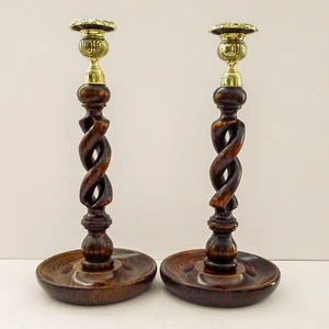 Par de candelabros antiguos de 12" de roble inglés cebada torcidos - tapas de latón - Imagen 1 de 8